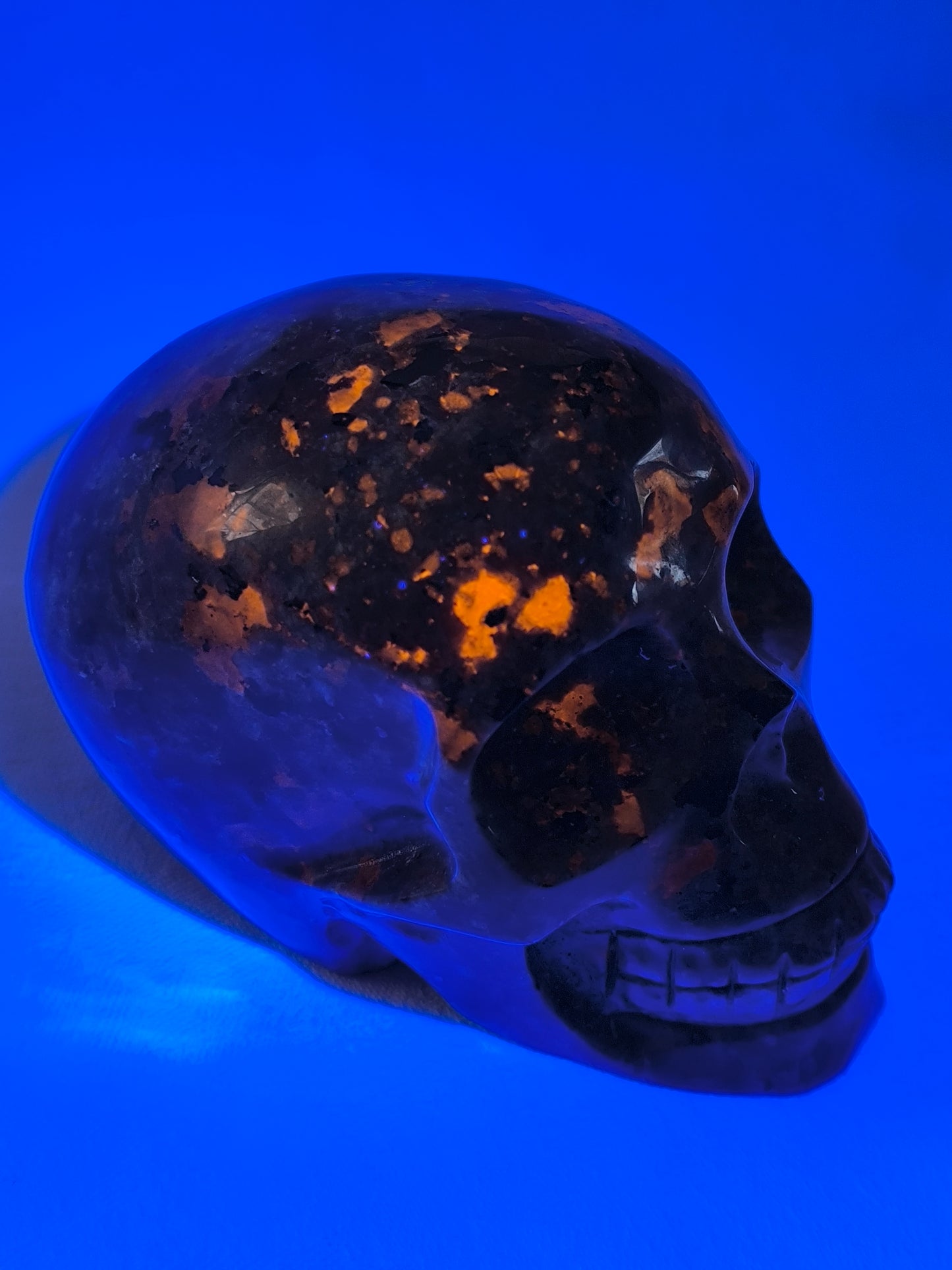 Yooperlite UV reactive skull