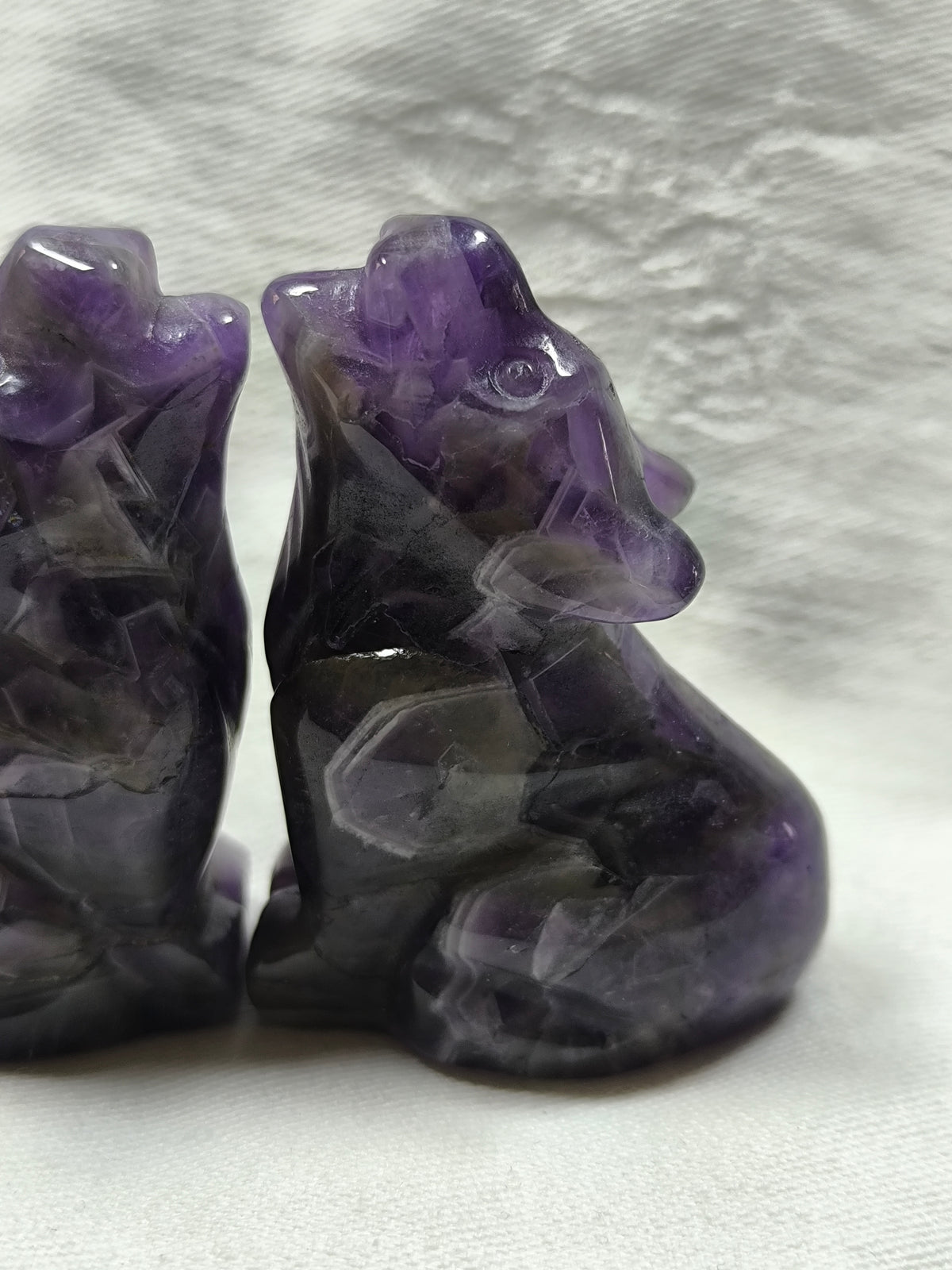 Chevron amethyst howling wolves
