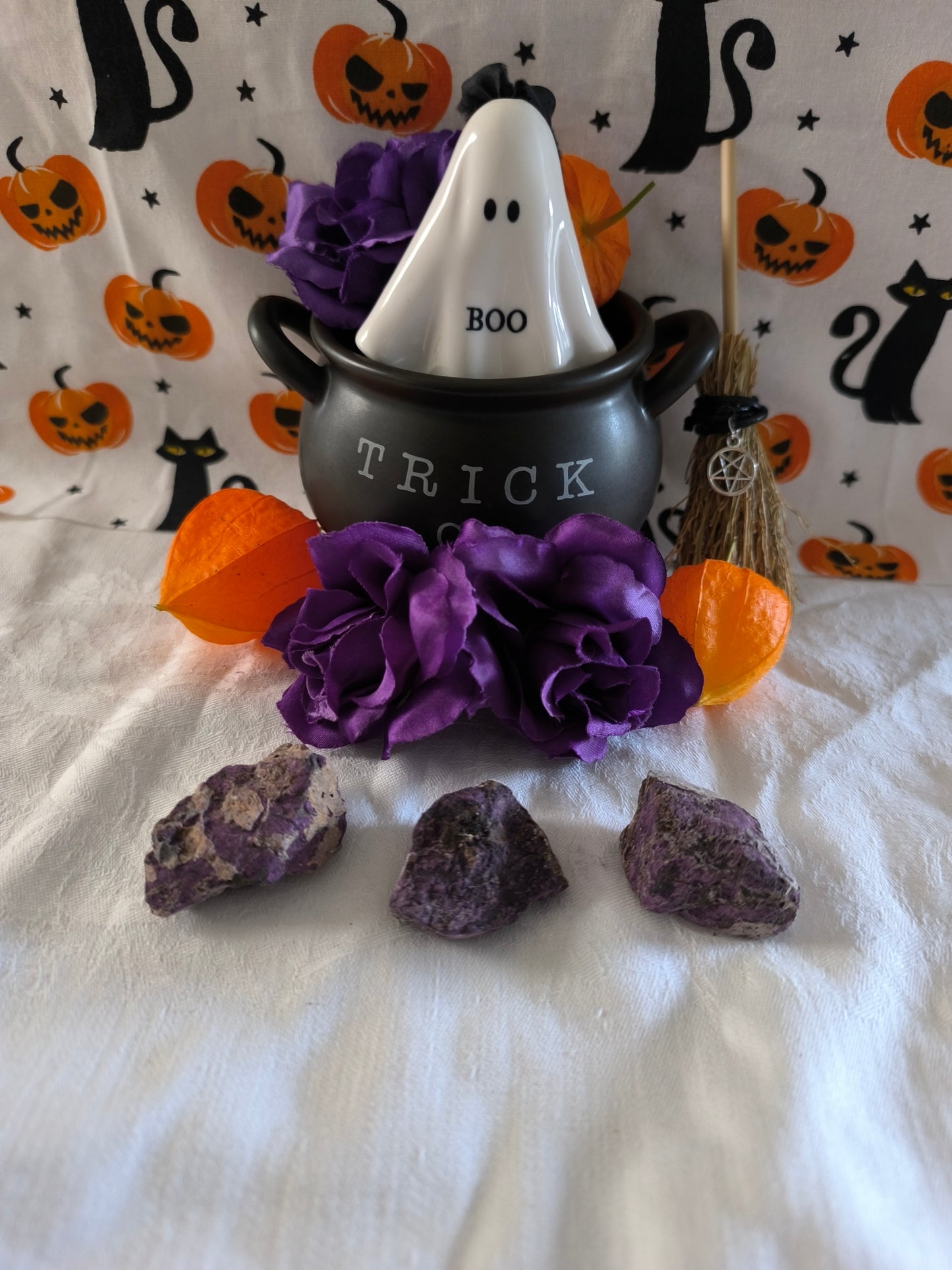 Raw purpurite pieces
