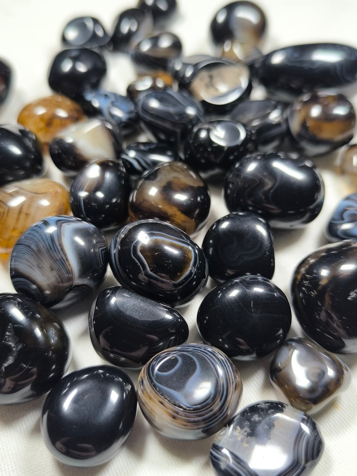 Black agate tumbles
