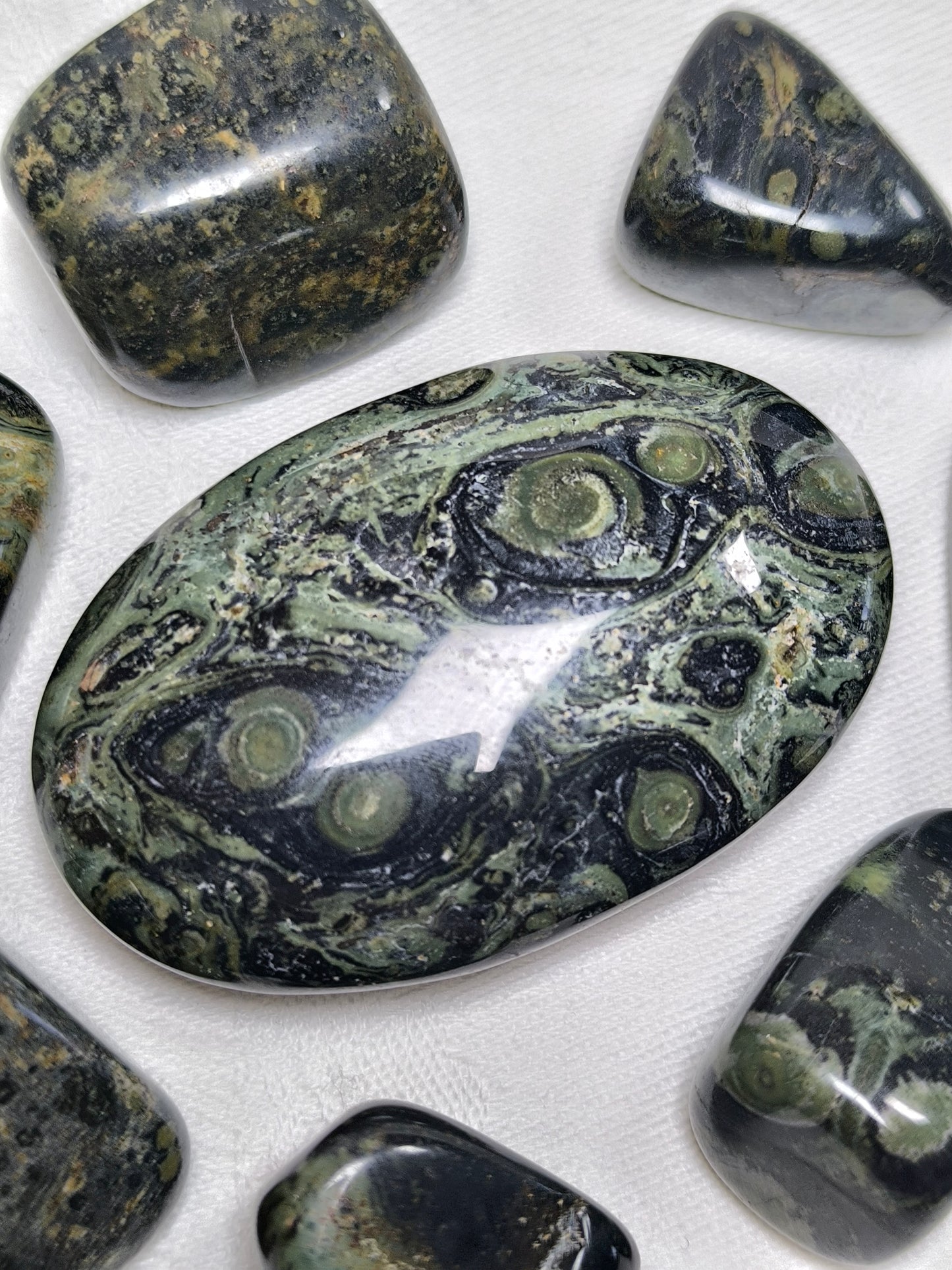 Kambaba jasper palm stones