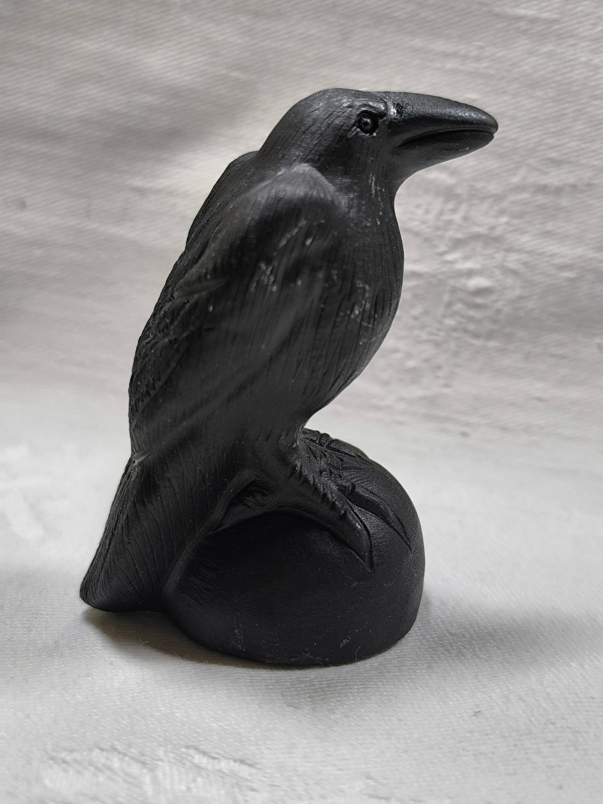Black obsidian crow