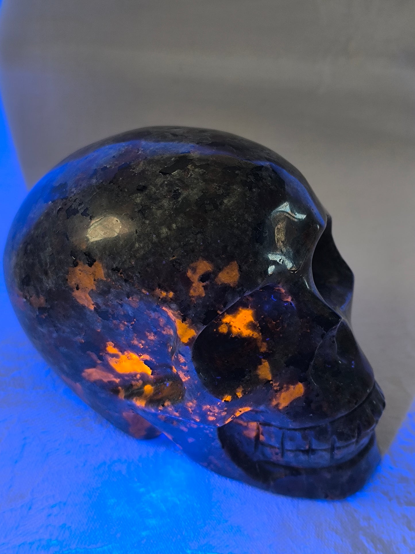 Yooperlite UV reactive skull