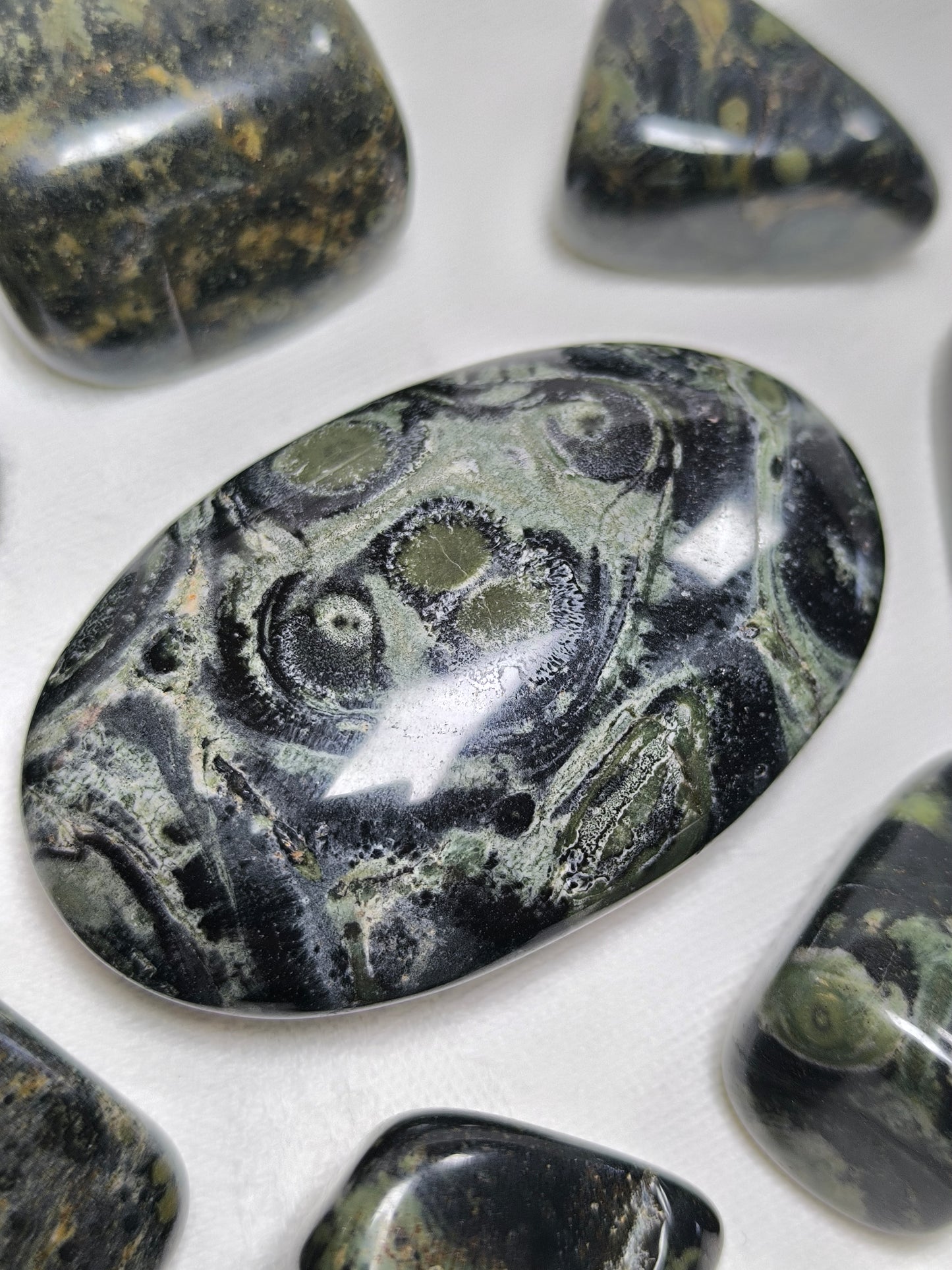 Kambaba jasper palm stones