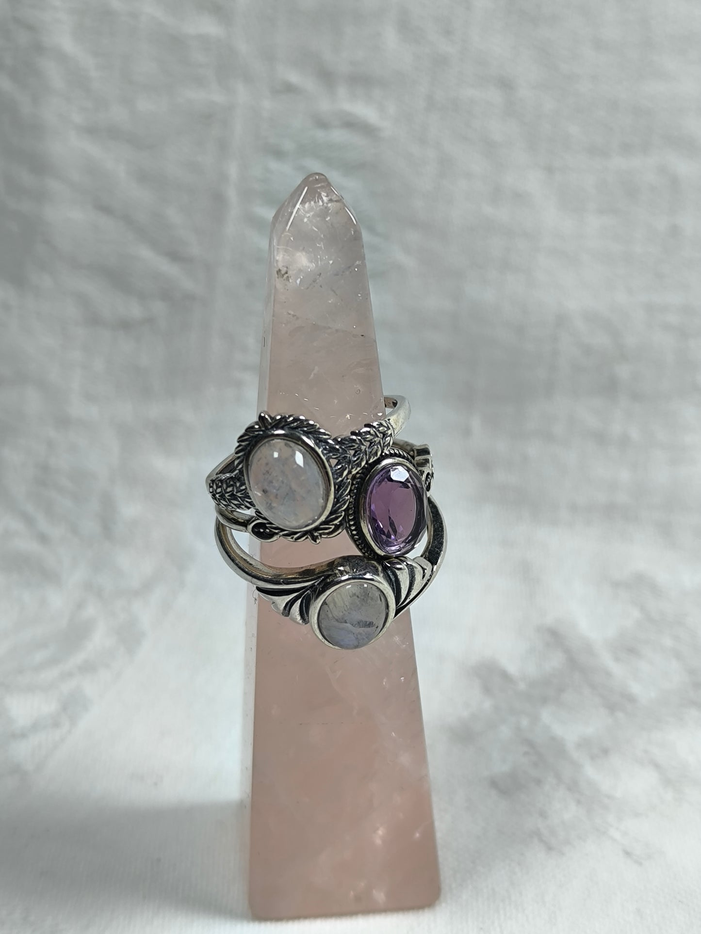 Rose quartz ring holder