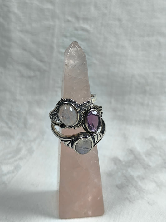 Rose quartz ring holder