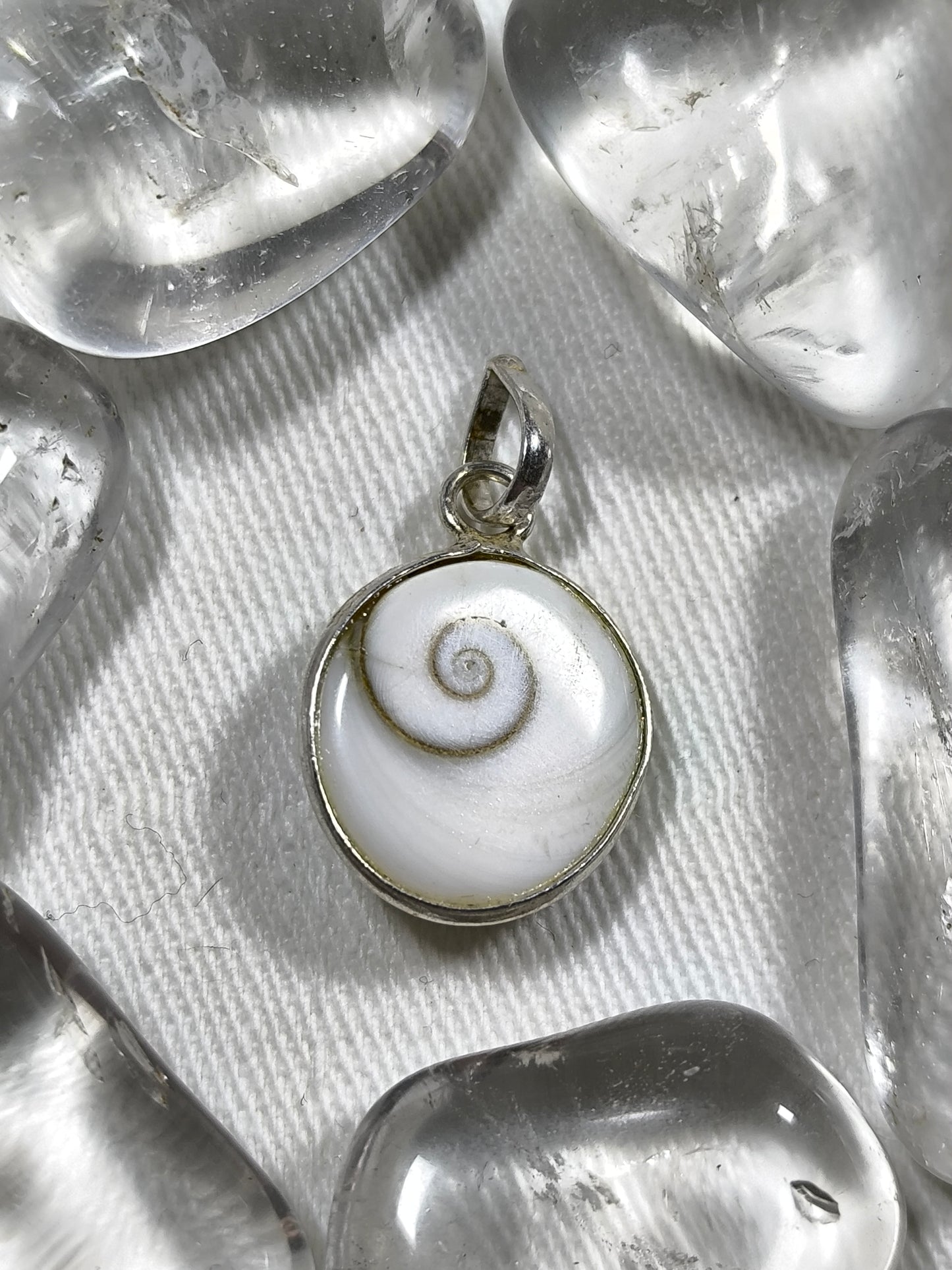 Preloved sterling silver shiva shell pendant