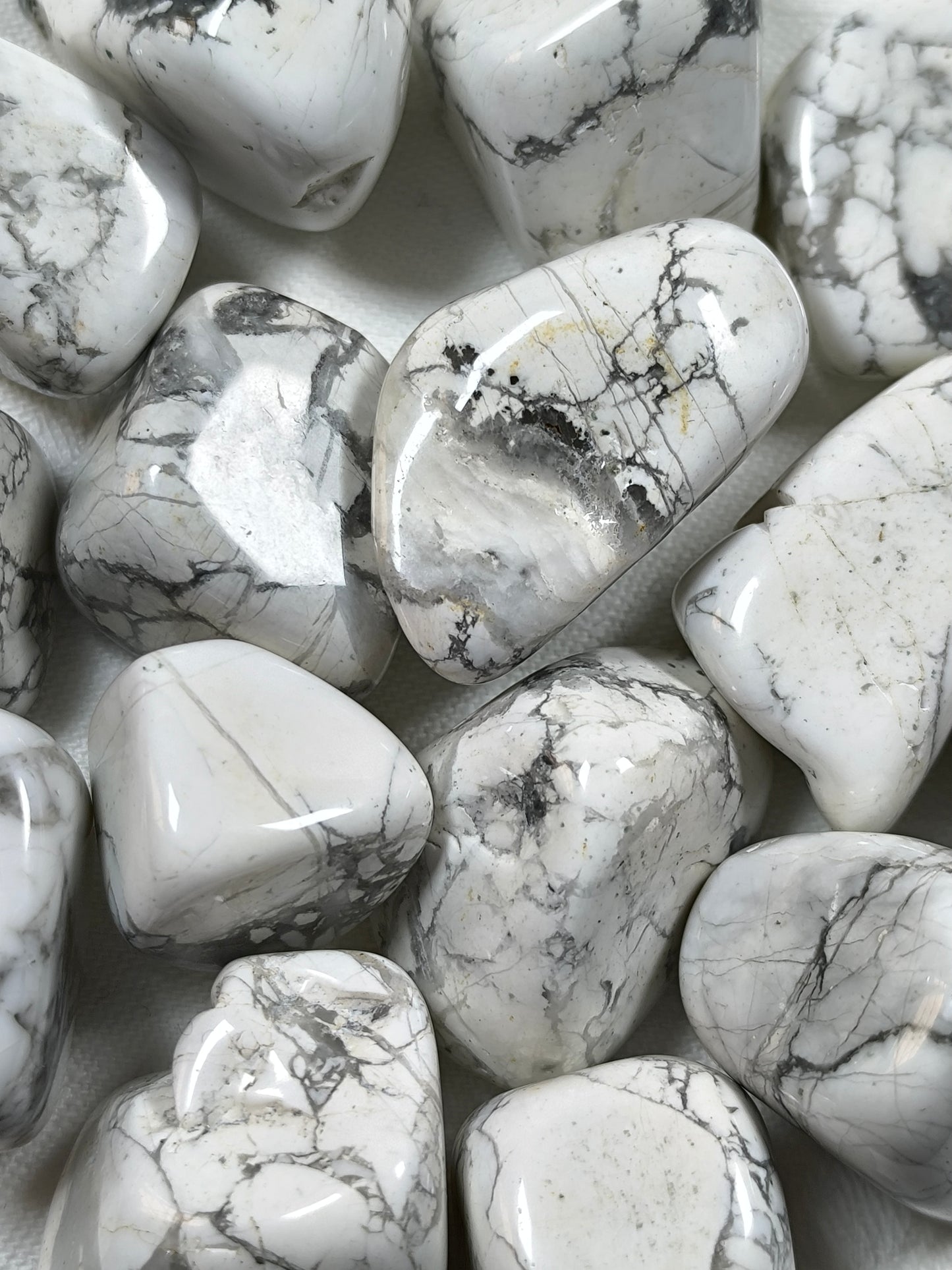 Howlite tumbles
