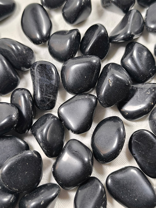 Black obsidian tumbles