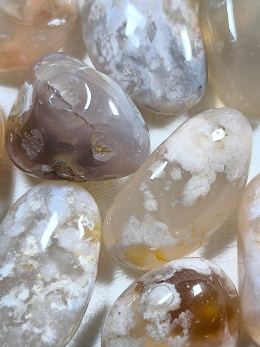 Flower agate tumbles