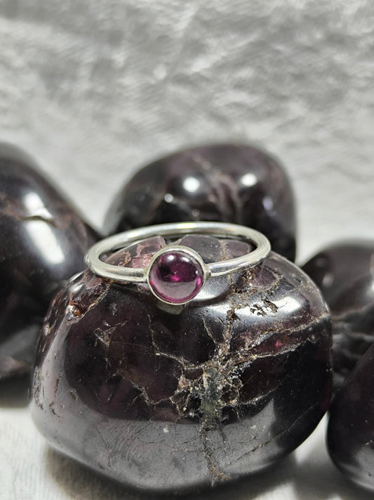 Sterling silver purple garnet ring size L