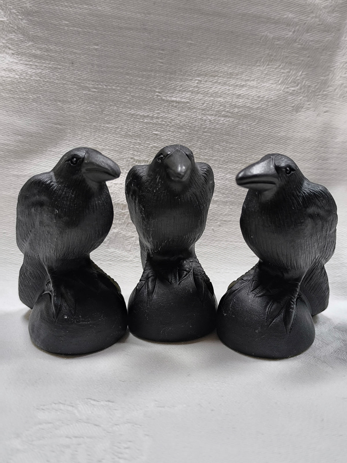 Black obsidian crow