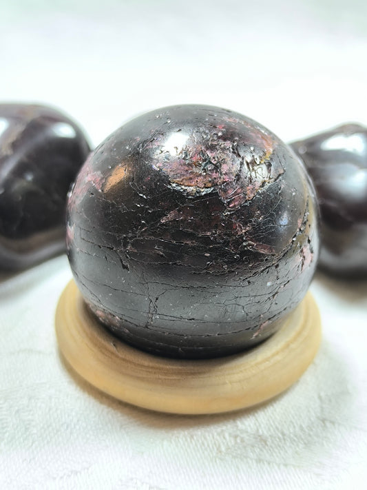 Garnet sphere